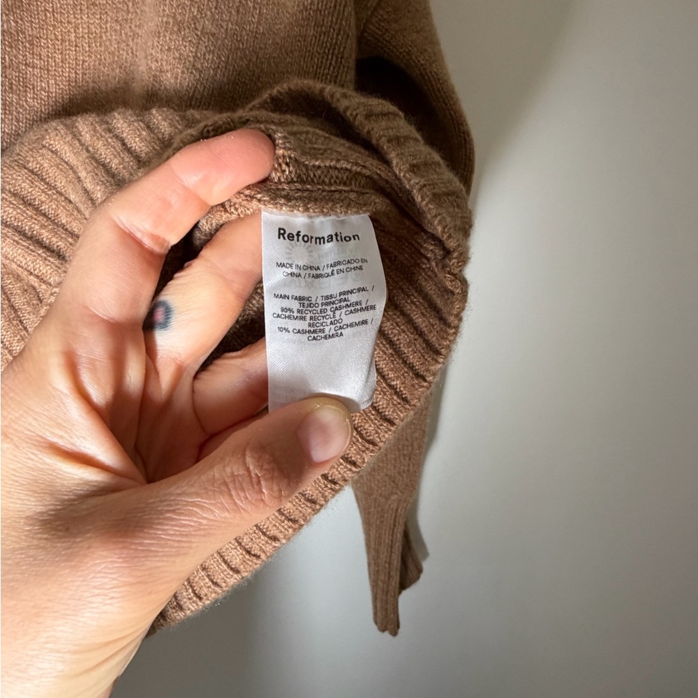 REFORMATION BECKIE 100% CASHMERE COLLARD POLO V NECK SWEATER SIZE M IN CAMEL - Picture 10 of 12